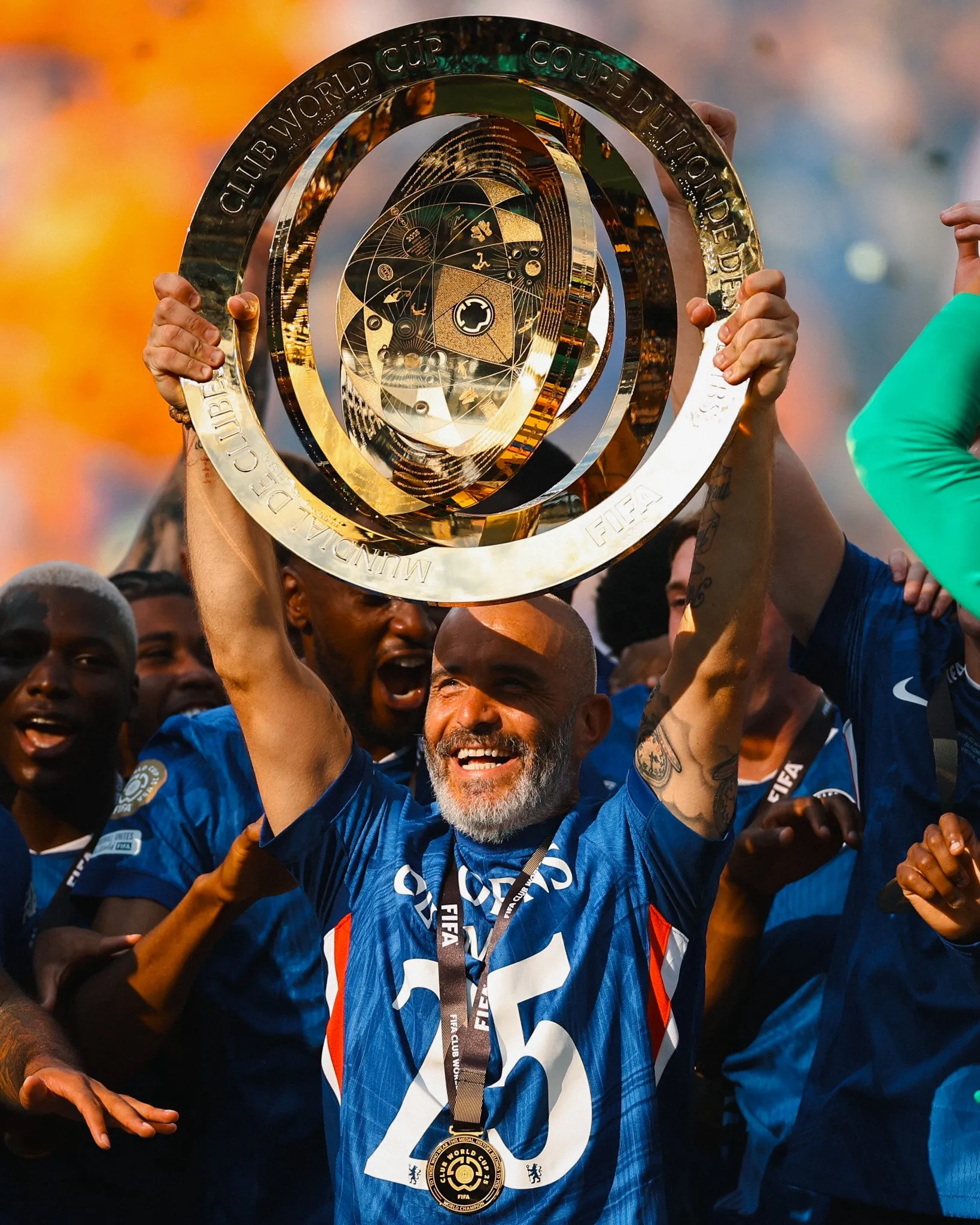 Técnico Enzo Maresca é só alegria com os londrinos campeões