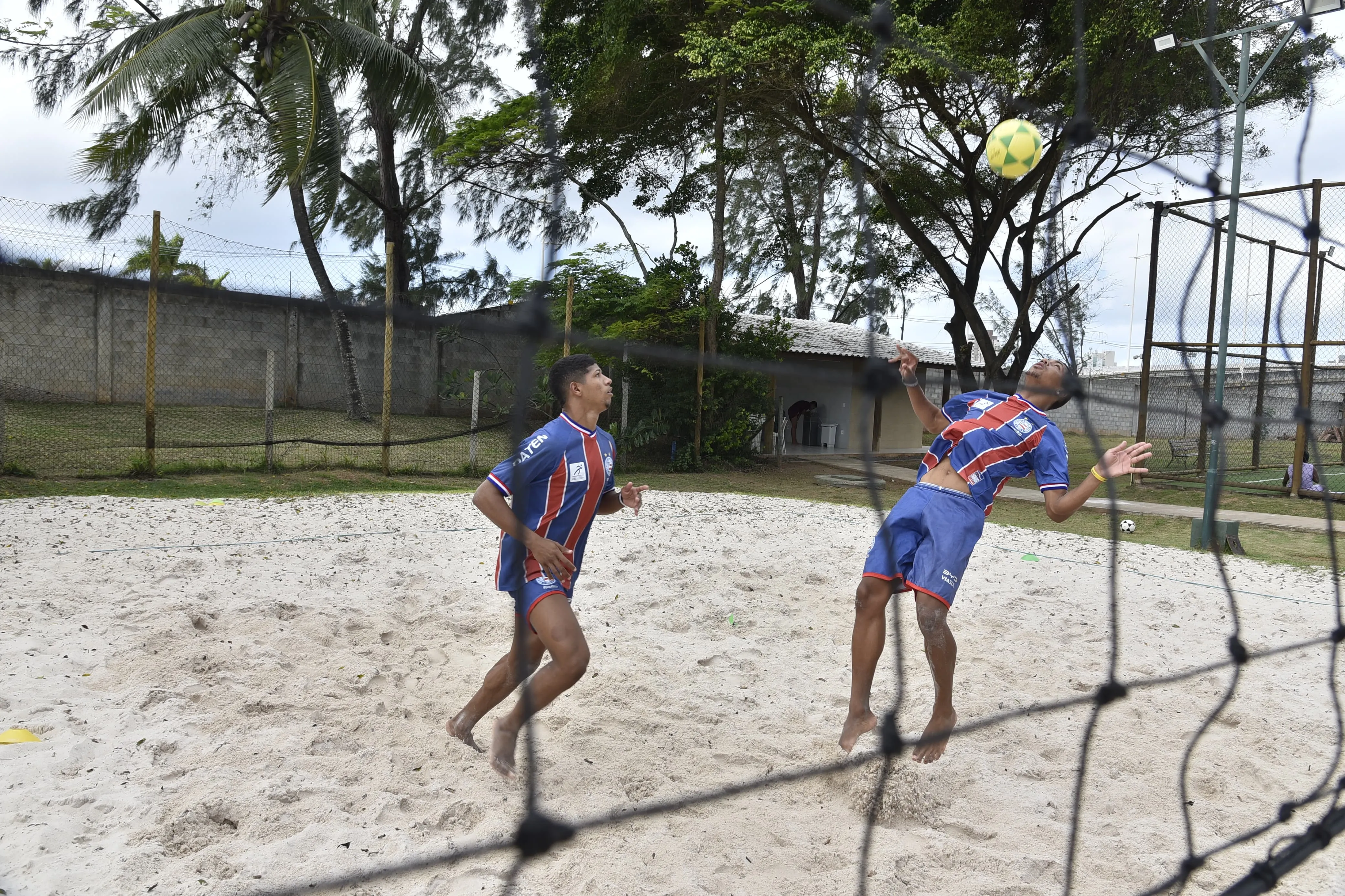 Atletas do Bahia treinam pesado em preparação para a disputa da Liga Nacional de Futevôlei 2025