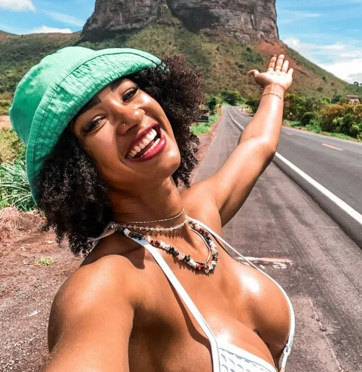 Imagem ilustrativa da imagem Ex-BBB Aline patriarca exibe corpão na Chapada; veja fotos