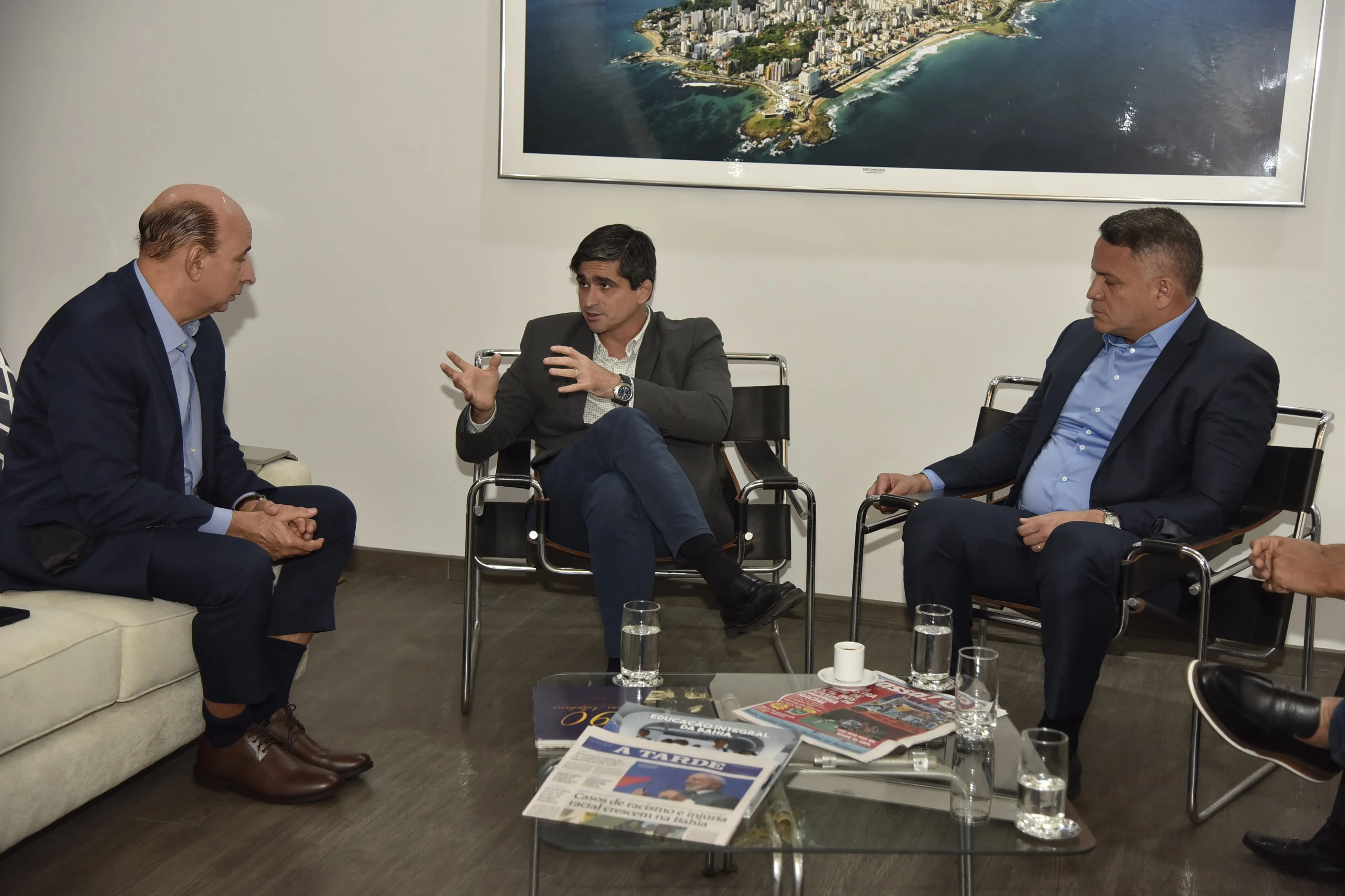 Secretário Pablo Barrozo, da Seagri, com João de Mello Leitão, presidente do Grupo A TARDE e Luciano Neves, diretor de Relações Institucionais do grupo
