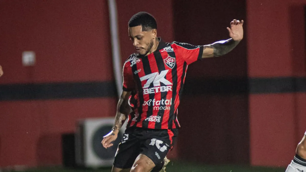 Mesmo em baixo na temporada, Matheuzinho é aposta da diretoria