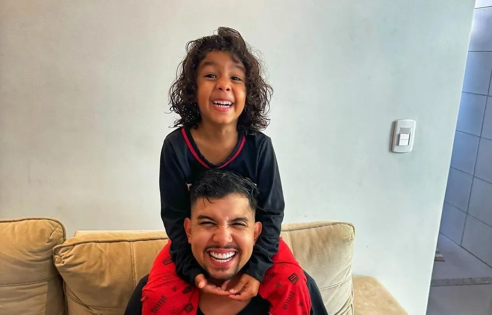 Fábio Silveira é pai de Apolo, filho de sthe Matos