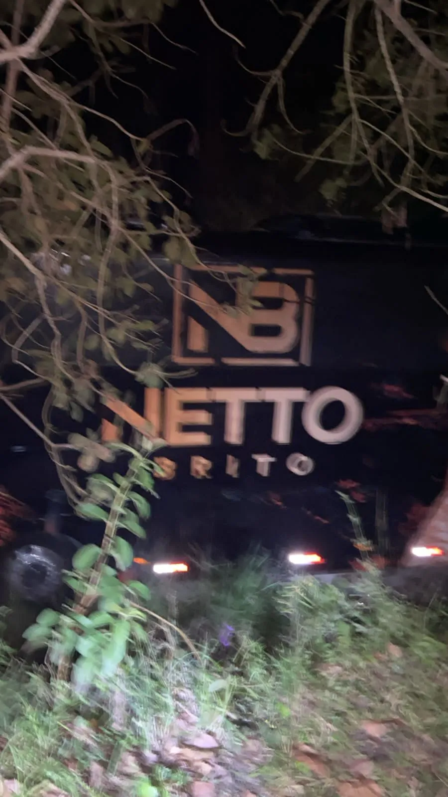 Ônibus do cantor Netto Britto