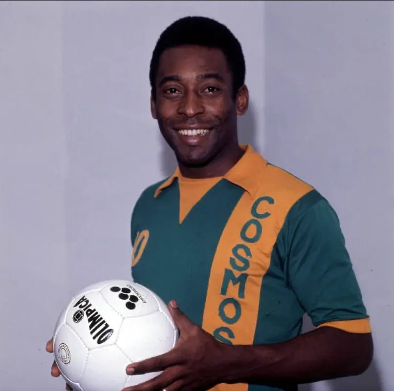 Pelé morreu em decorrências de complicações de câncer no cólon