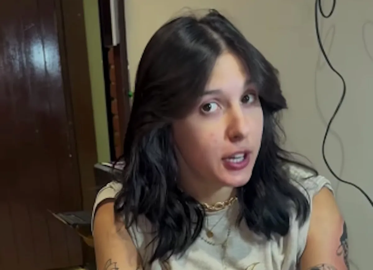 Cantora apareceu de cara limpa e os internautas não perdoaram