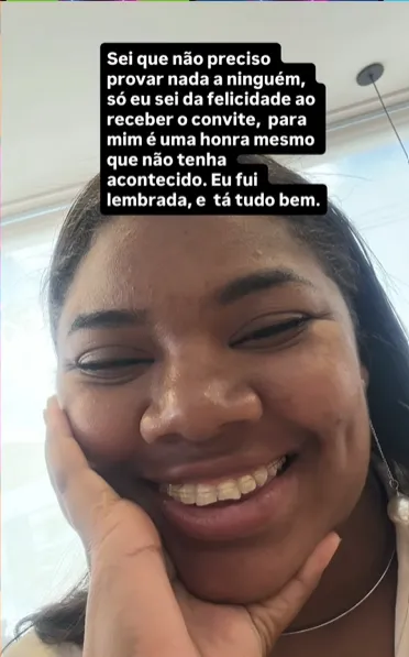Imagem ilustrativa da imagem Após chacotas, Raquel Brito exibe suposto convite para 'Vale Tudo'