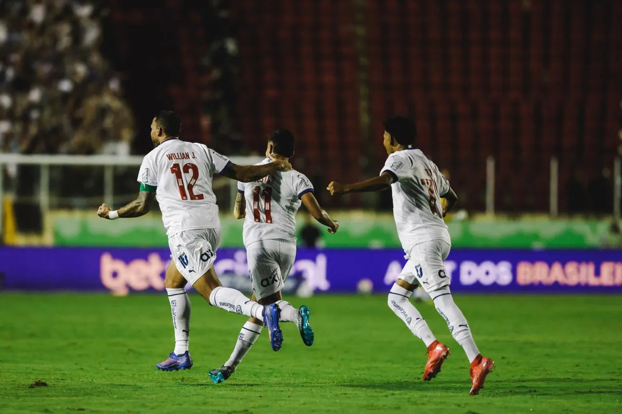 Bahia não deu chances para o Confiança