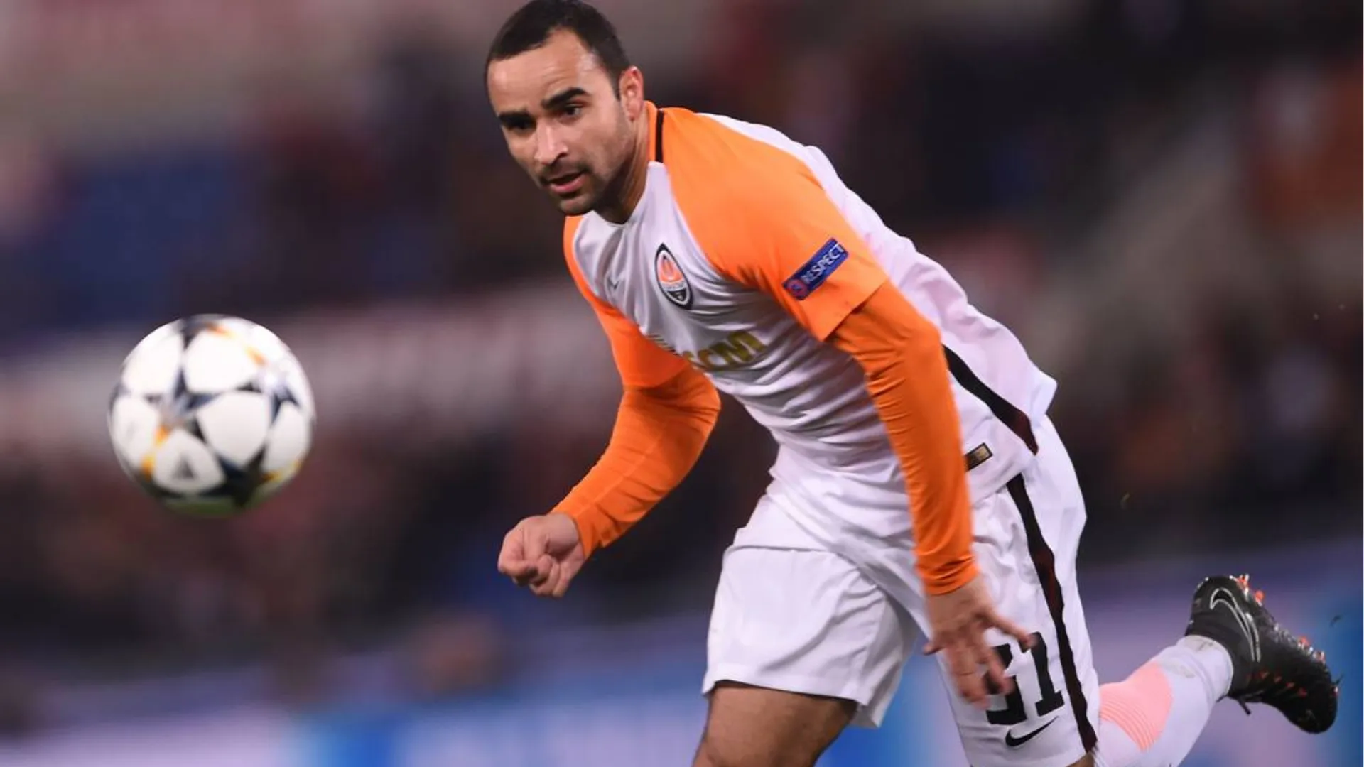 Ismaily, lateral esquerdo