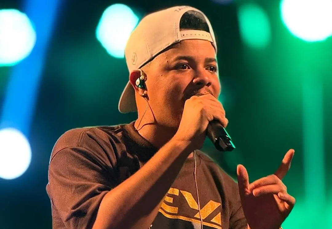 Rikinho tem apenas 1 ano de carreira e já se apresentou no 10 Horas de Arrocha, em Salvador