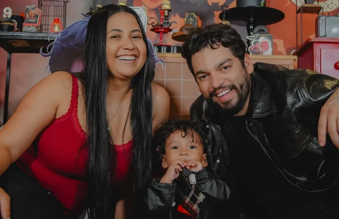 Devinho é pai de família. Ele e a empresária Silvia Brito tiveram o pequeno Matteo Novaes