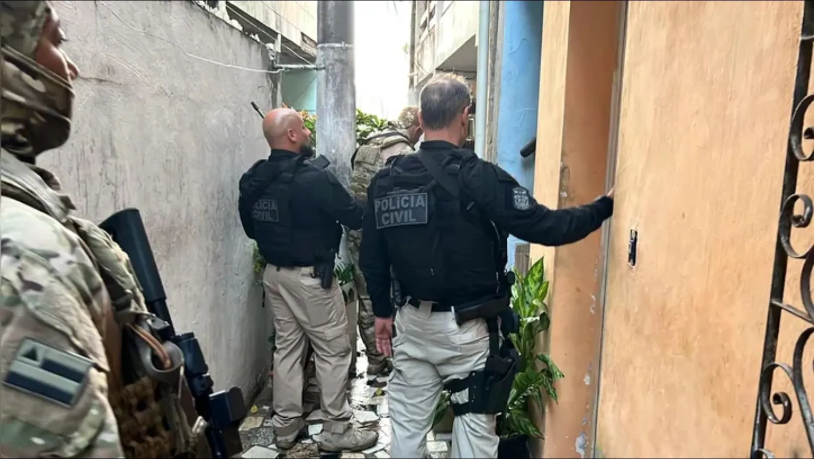 Objetivo foi executar mandados contra integrantes de facções