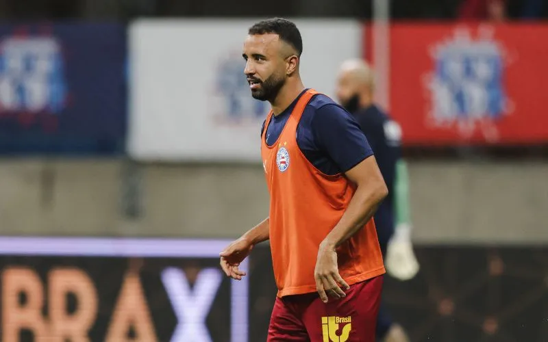 Caio Alexandre no aquecimento para o clássico contra o Ceará, na noite de quarta-feira (20), na Arena Fonte Nova