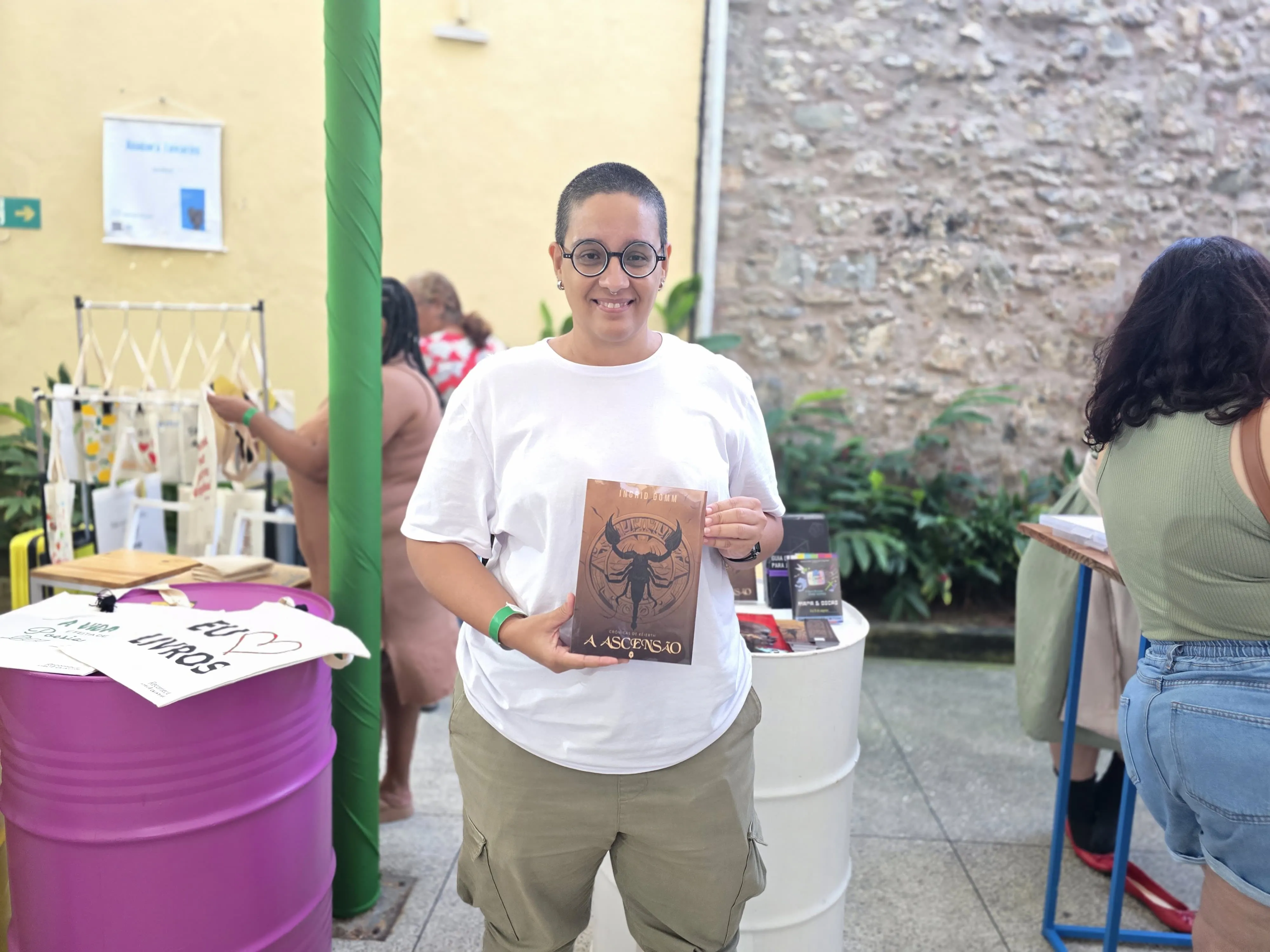 Ingrid Gomm, escritora participante do Flipelô