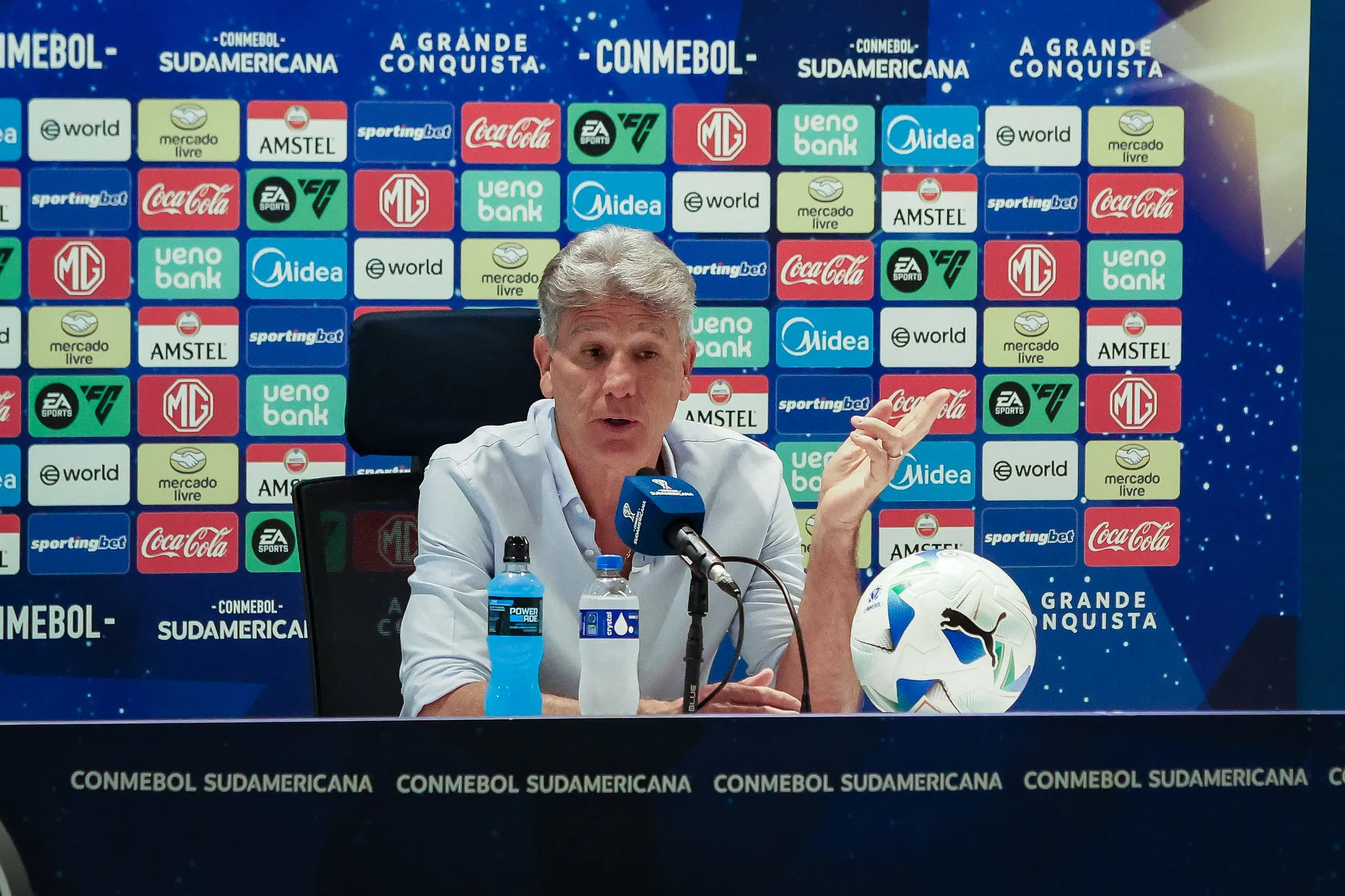 Treinador caiu fora de time carioca em meio às polêmicas