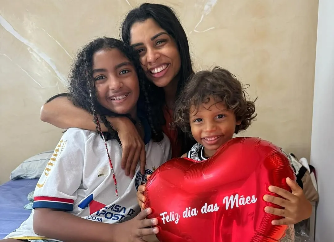 Filha mais velha de Índia se dá bem com a avó, mas o caçula não