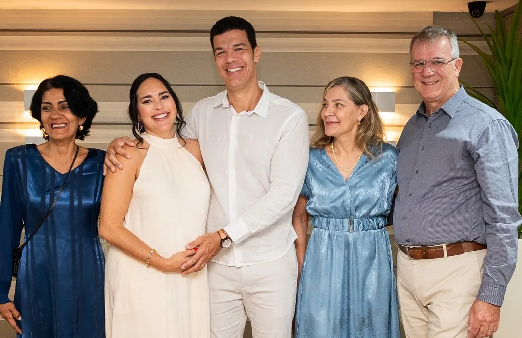 Imagem ilustrativa da imagem Grávida, jornalista baiana se casa em 'cerimônia secreta'
