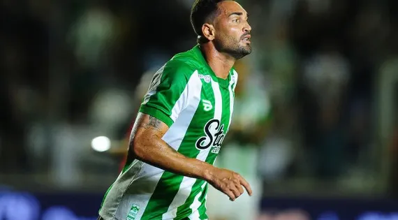 Gilberto pode ficar de fora do duelo no Barradão