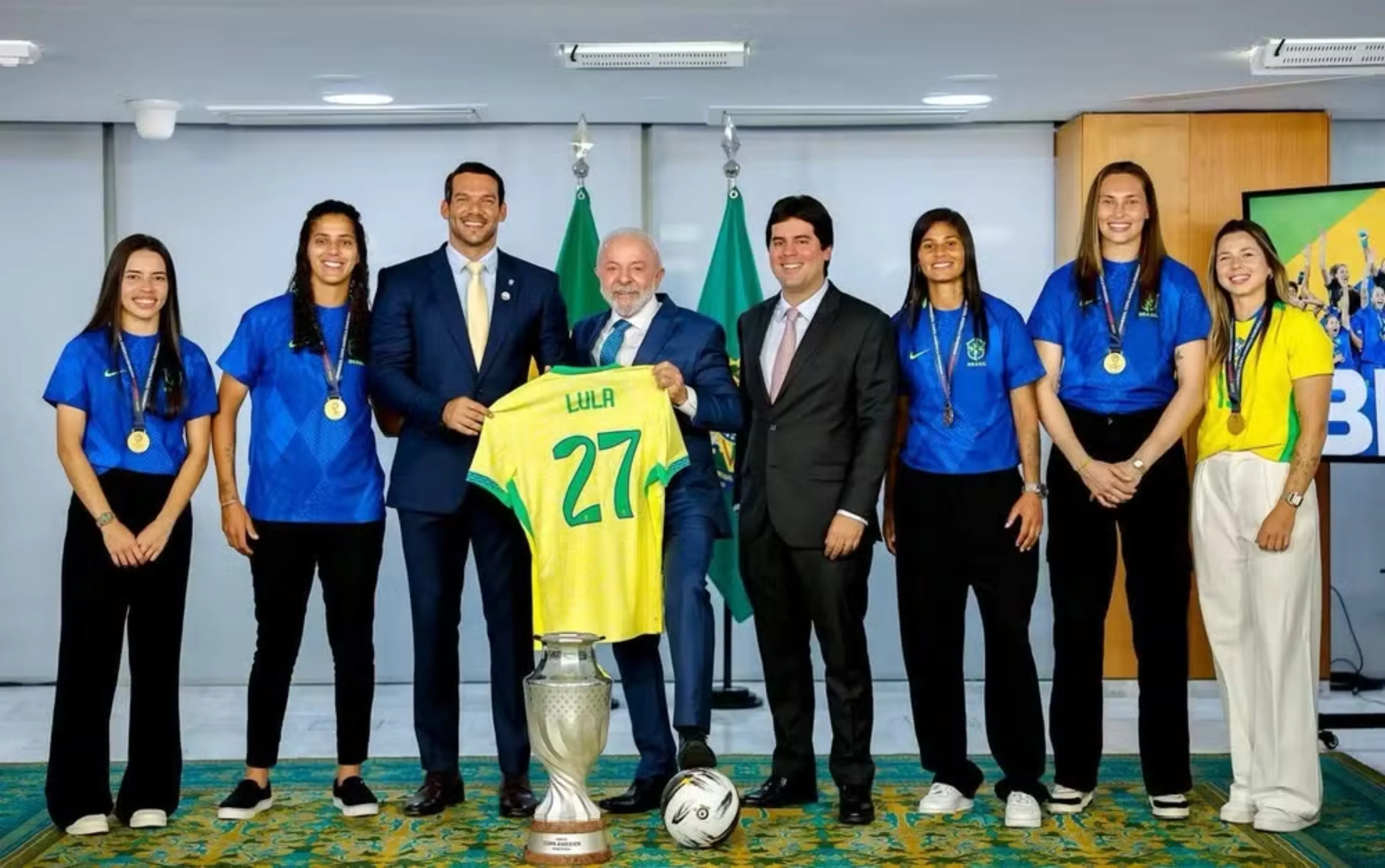 Dirigentes e atletas se reuniram pelo bem do futebol feminino