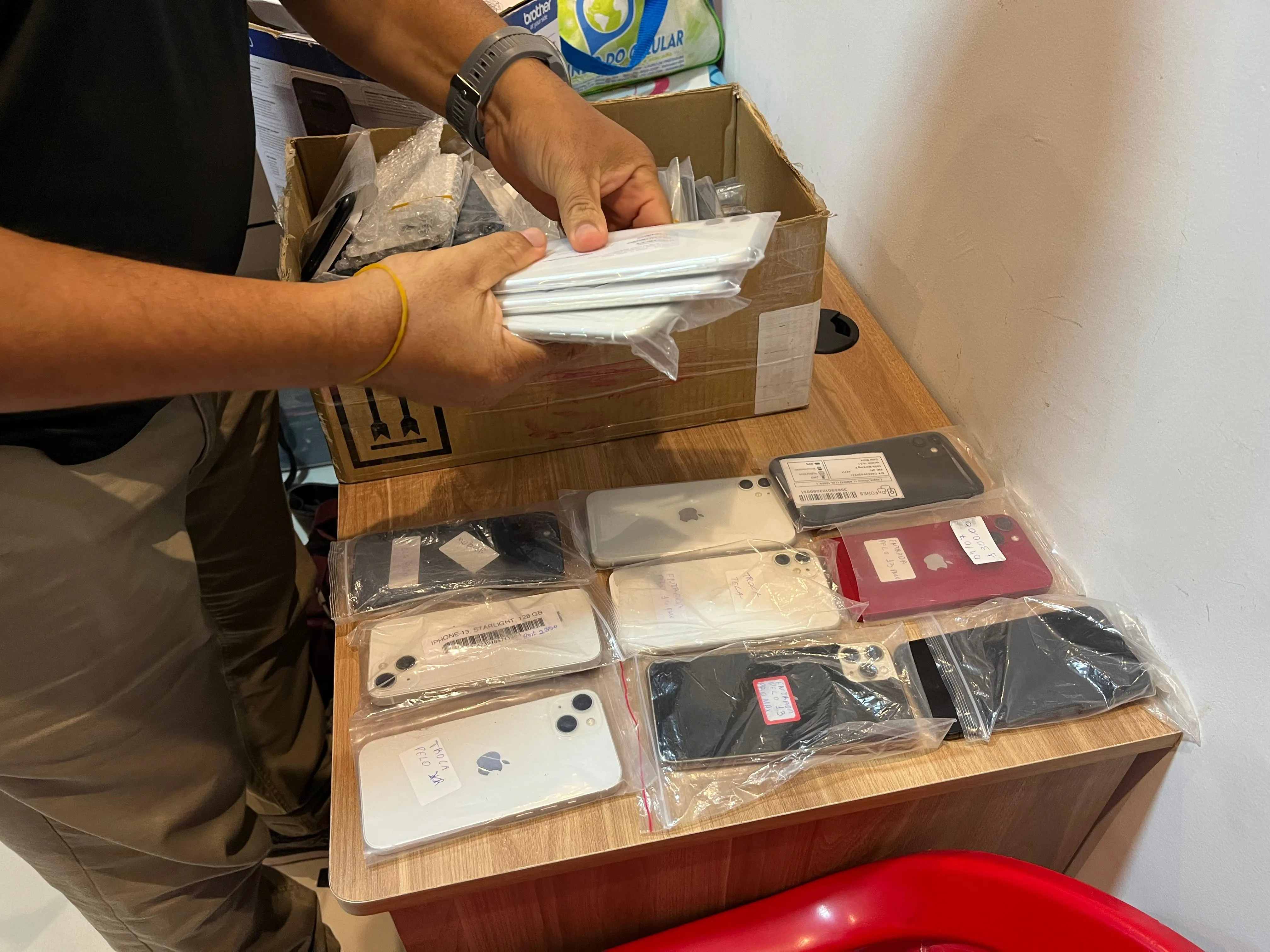 Celulares foram apreendidos em loja de Salvador