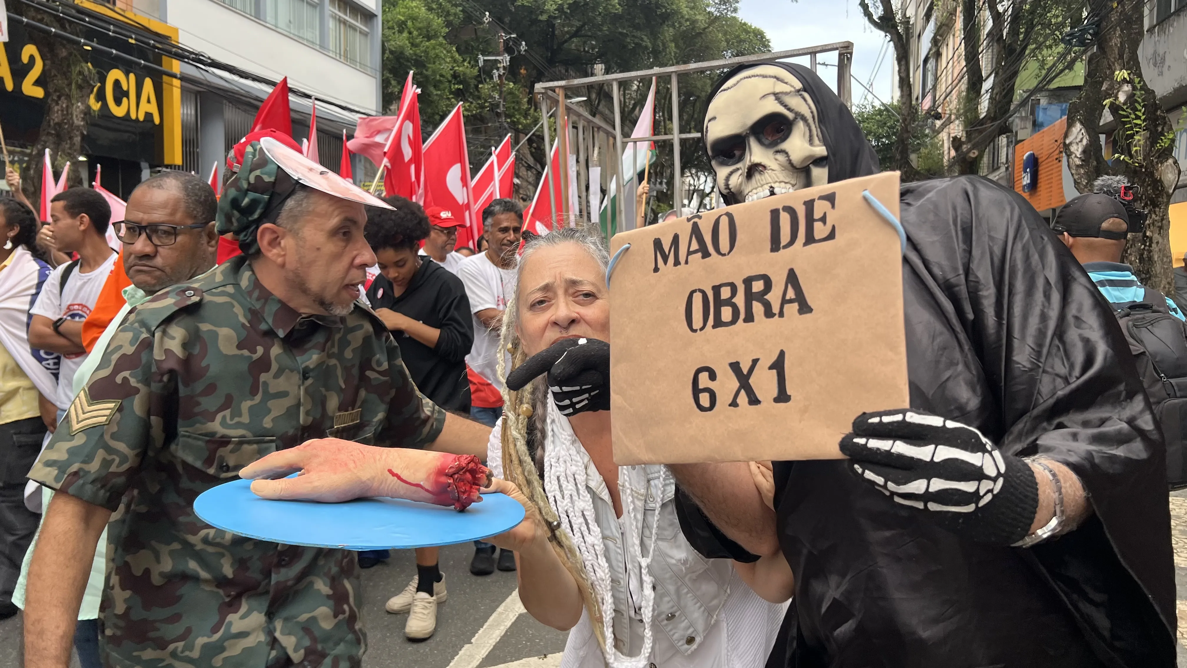 Imagem ilustrativa da imagem Manifestação contra Trump e Bolsonaro reúne galera no Centro