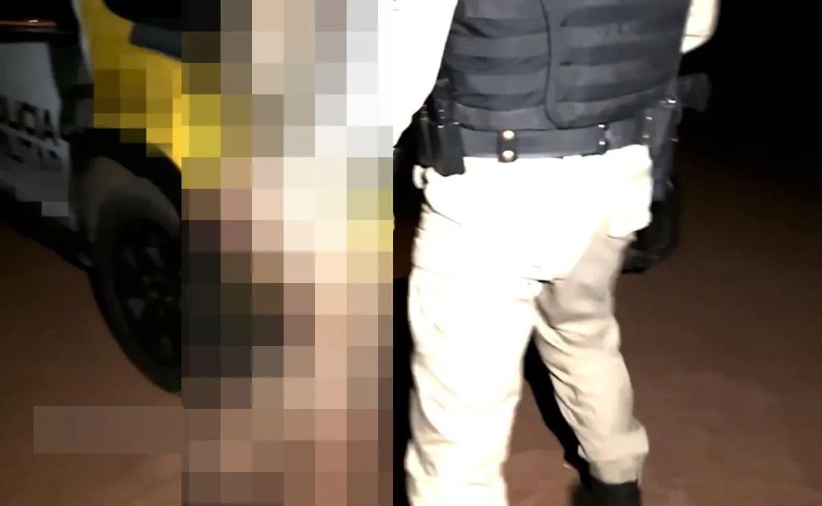 Imagem ilustrativa da imagem Marido grava vídeo íntimo de esposa com policial em viatura