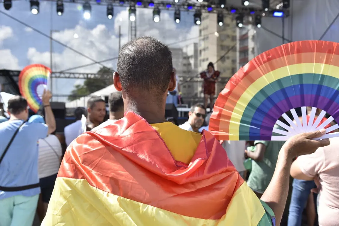 Imagem ilustrativa da imagem Multidão se reúne em Salvador para celebrar a 22ª Parada LGBT da Bahia