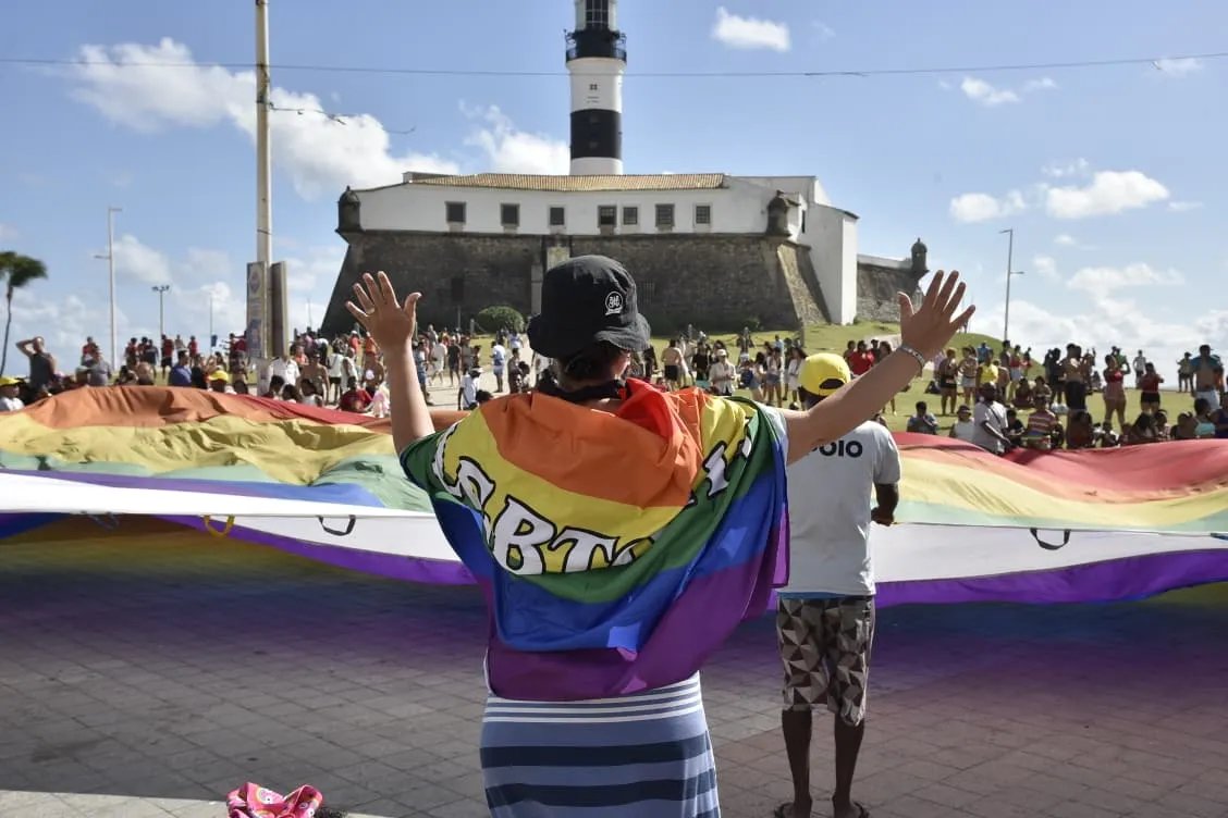 Imagem ilustrativa da imagem Multidão se reúne em Salvador para celebrar a 22ª Parada LGBT da Bahia