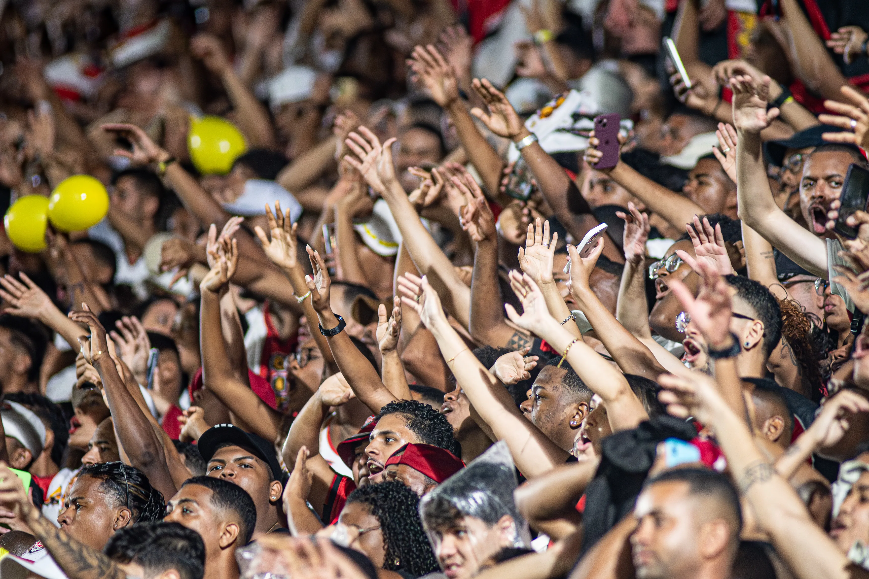Rubro-negros cantaram do início ao fim no Manoel Barradas