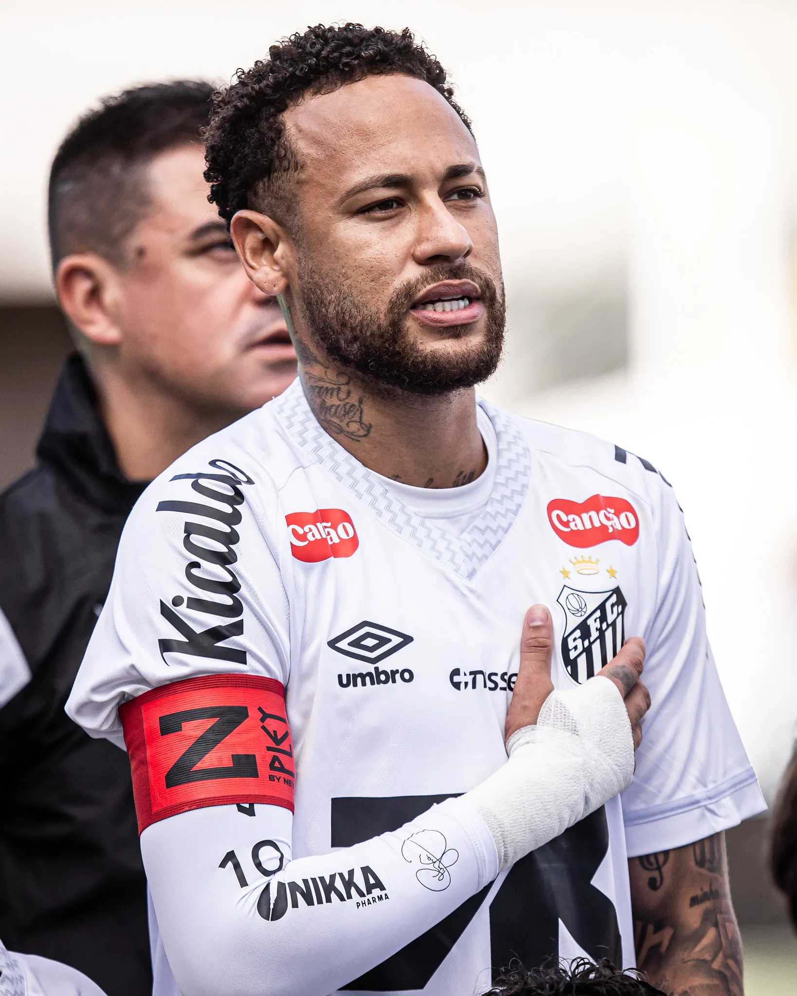 Atacante está bem nervosinho em campo