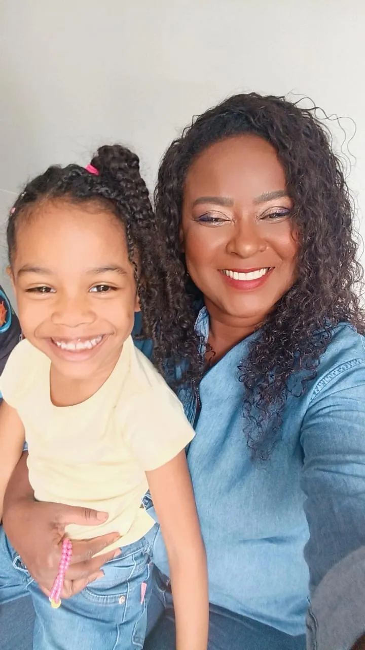 Cléo e a netinha Lara Beatriz