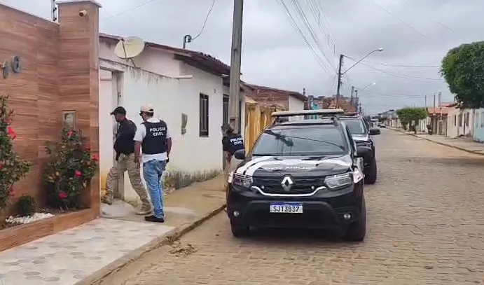Imagem ilustrativa da imagem Novinhos suspeitos de tocarem o terror são apreendidos pela polícia