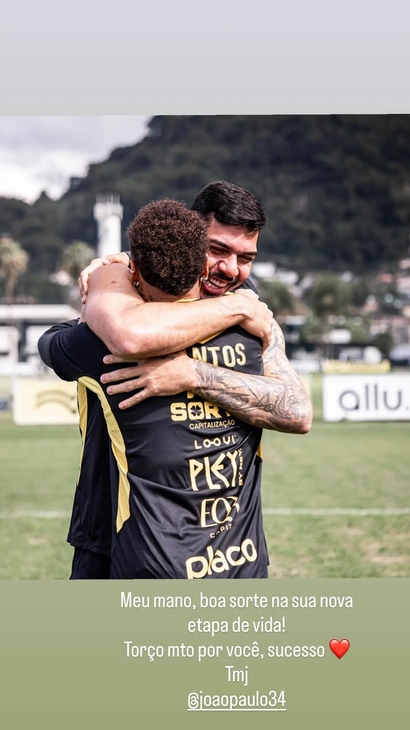 Imagem ilustrativa da imagem Novo goleiro do Bahia desembarca em Salvador e ganha recado de Neymar