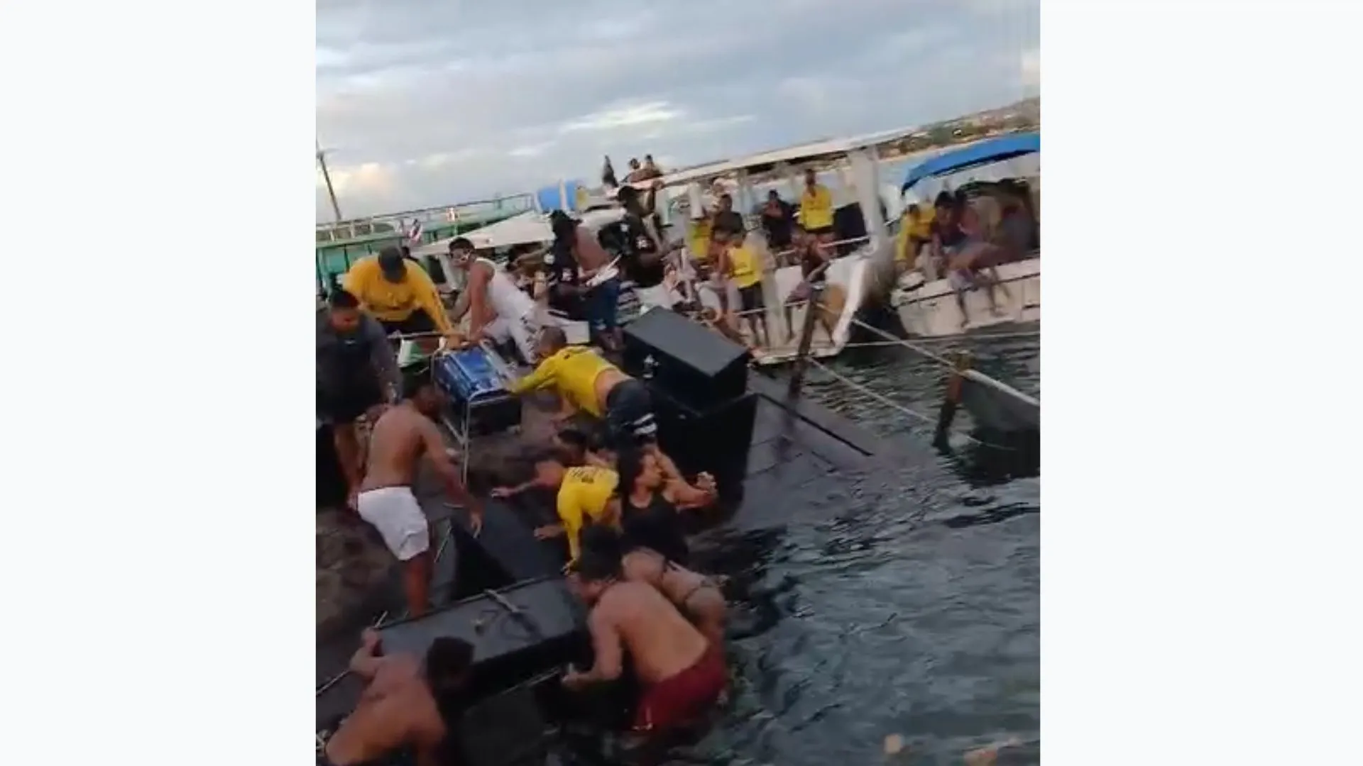 Banda perdeu tudo, mas ainda não recebeu ajuda