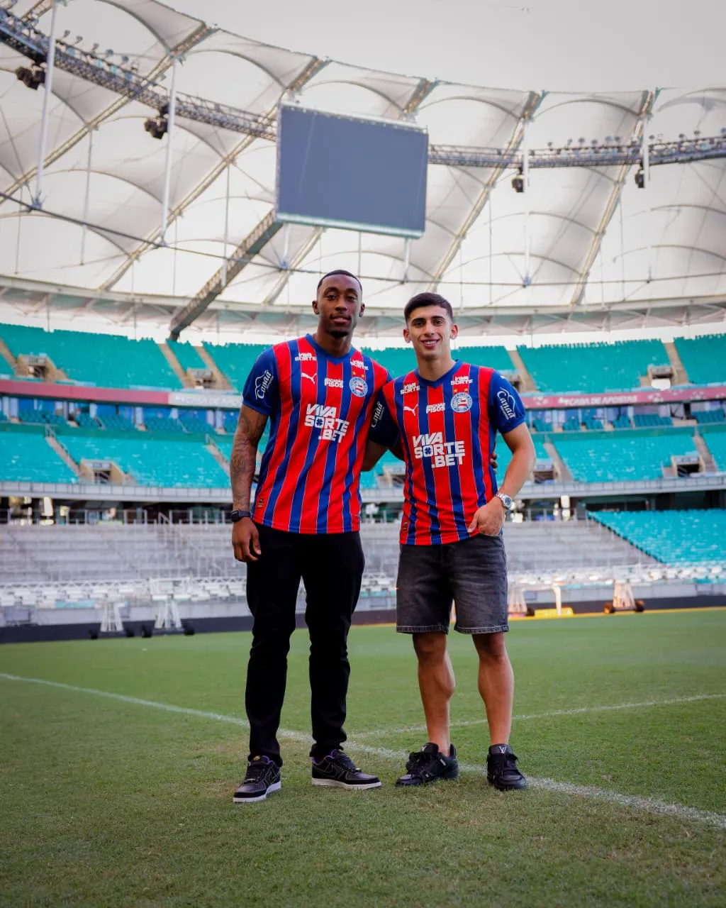 Luiz Gustavo e Sanabria foram apresentados pelo Esquadrão