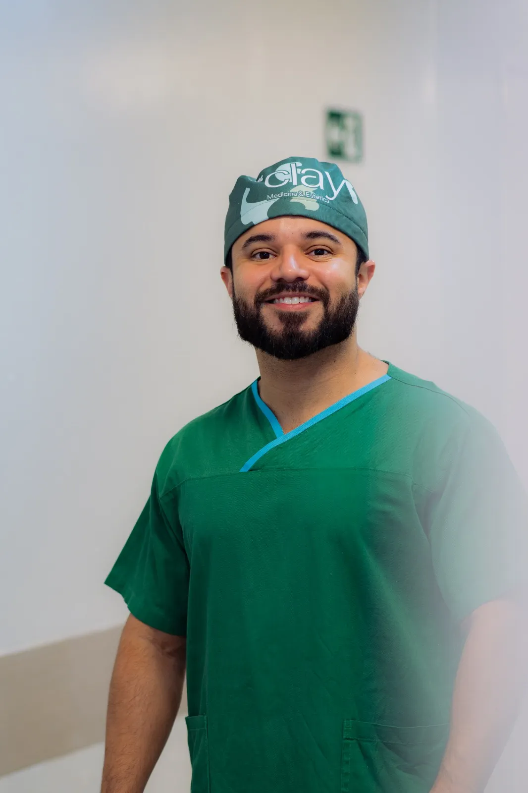 cirurgião plástico Flávius Cabral, CRM-CE 14066
RQE 11073