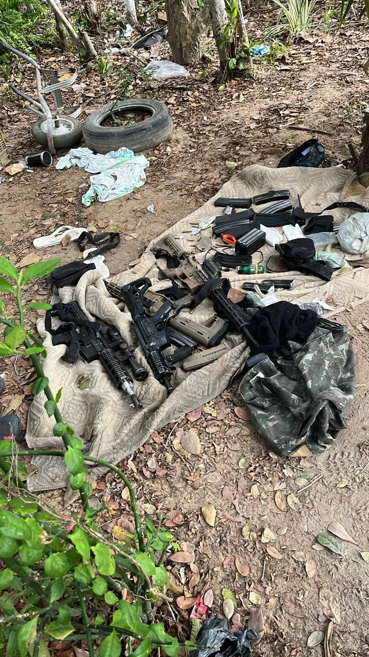 Imagem ilustrativa da imagem Polícia da Bahia faz operação recorde e apreende 28 fuzis em 24 horas