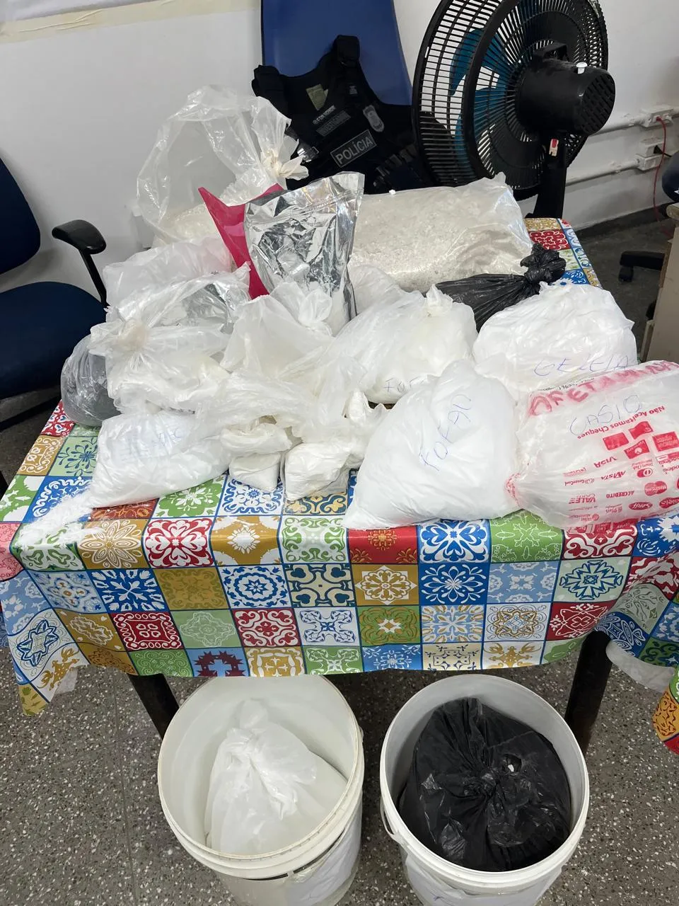 Laboratório funcionava em uma casa dentro de um condomínio