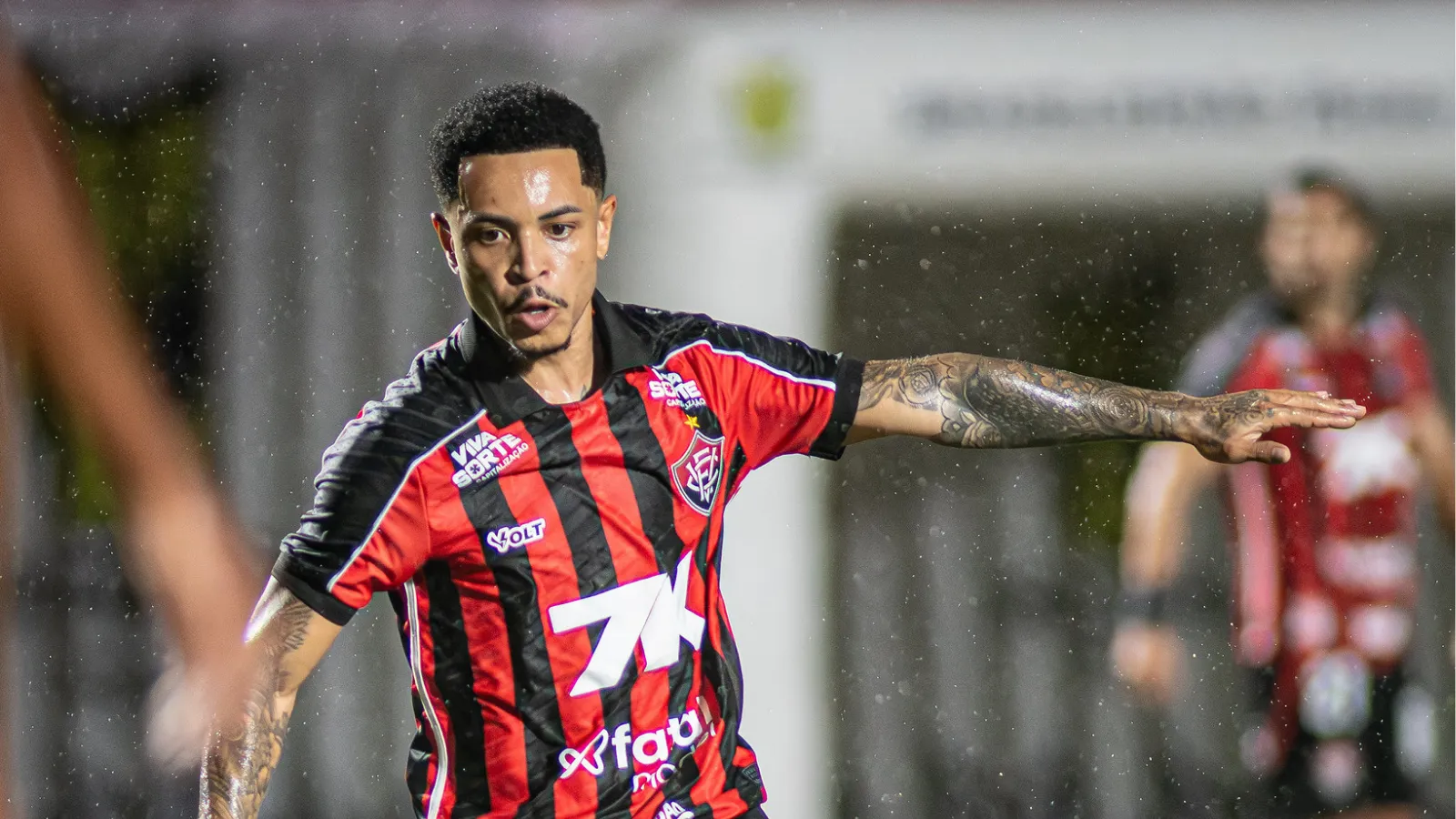 Matheusinho, meia do Vitória