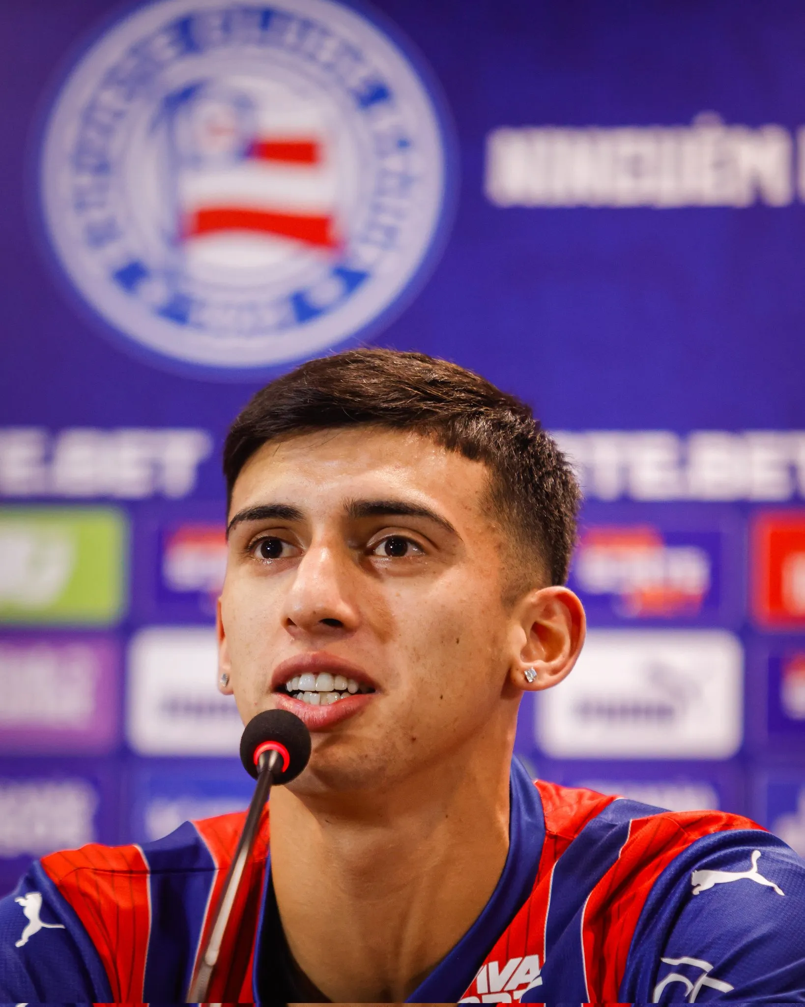 Sanabria durante coletiva de apresentação