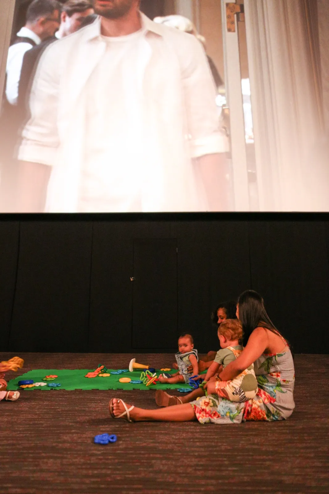 Imagem ilustrativa da imagem Sessão especial reúne mães e bebês em cinema de Lauro de Freitas