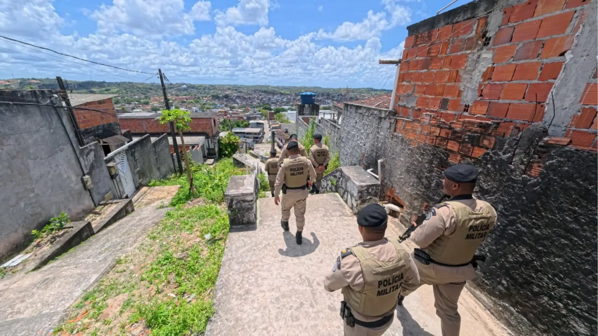 Policiais militares durante a Operação Força Total