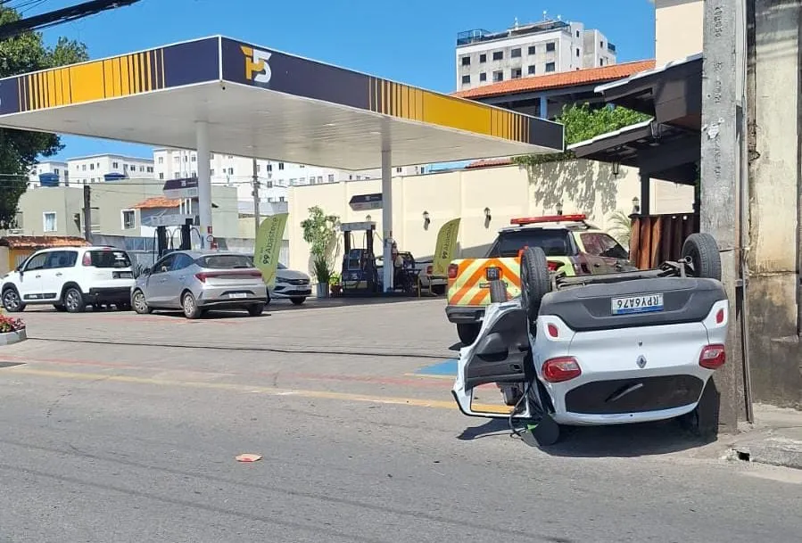 Colisão aconteceu perto de um posto de gasolina