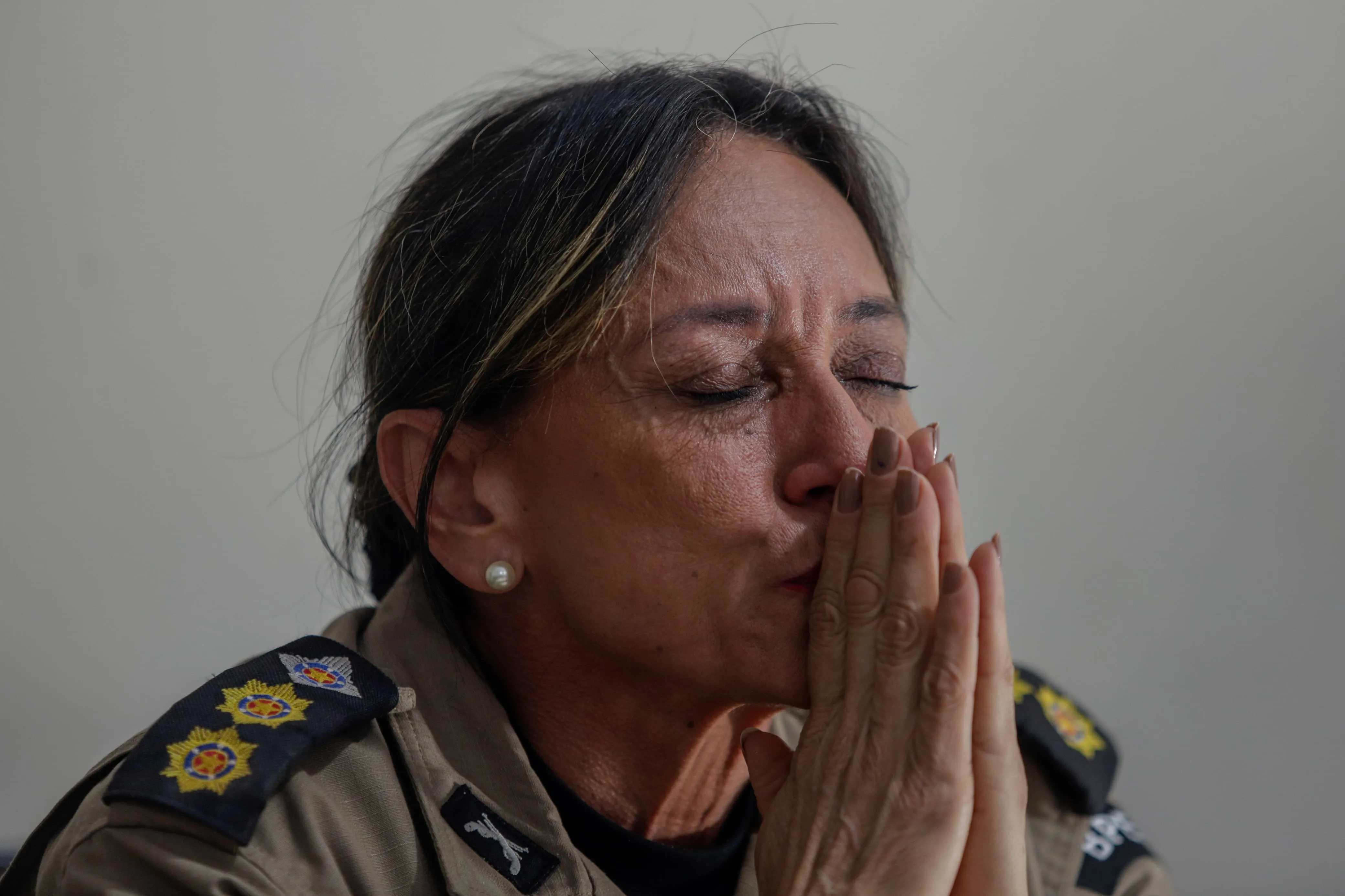 Cláudia sustenta irmãos e avó com emprego
