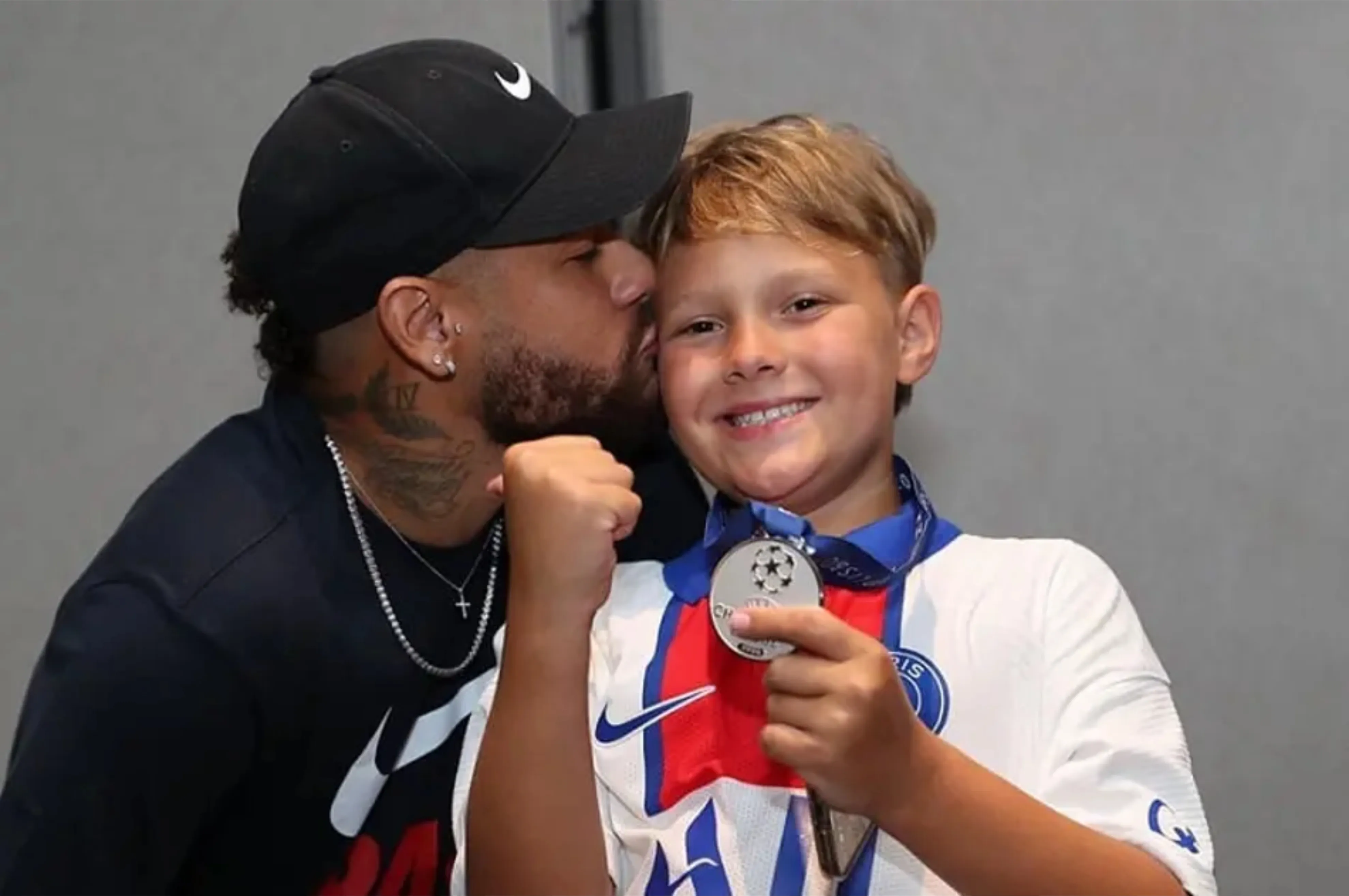 Atacante estará com o domingão livre para festejar aniversário de seu filho