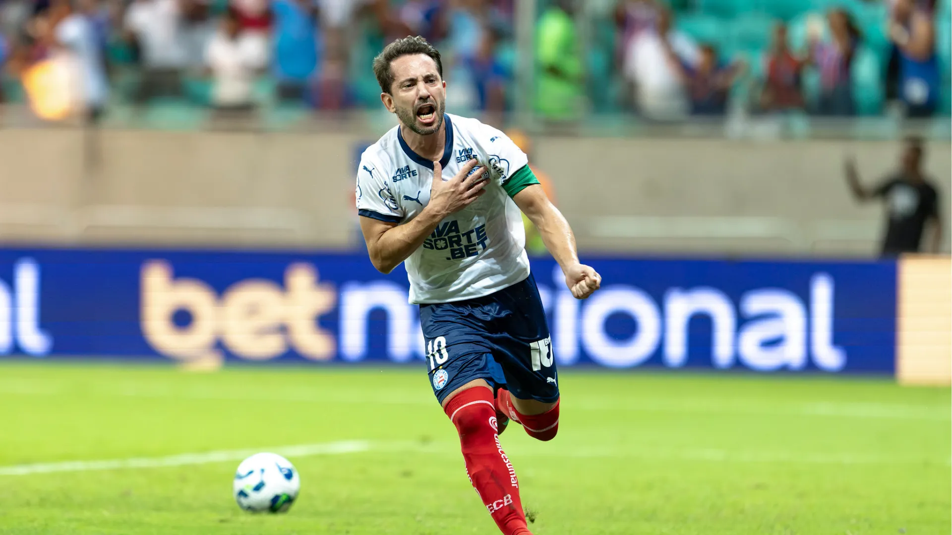 Comemoração de Everton Ribeiro, meia do Bahia