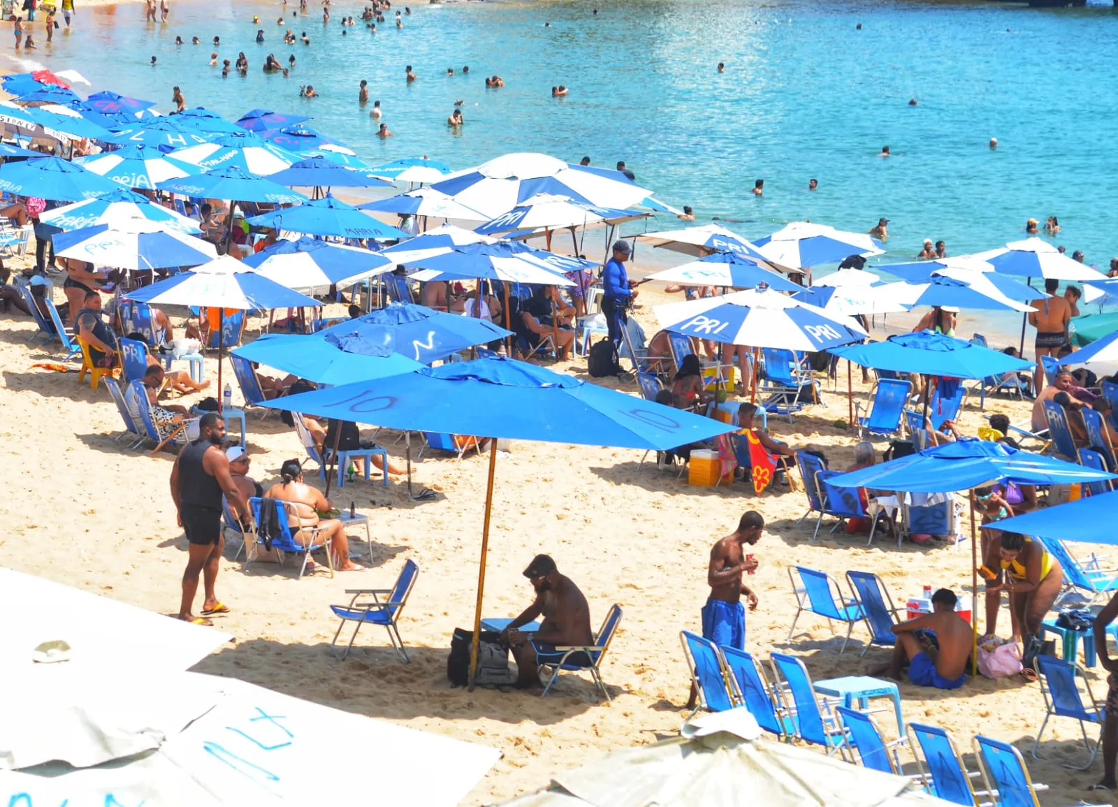 Baco Exu do Blues curte Porto da Barra