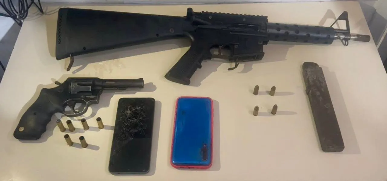 Polícia apreendeu armas e celulares