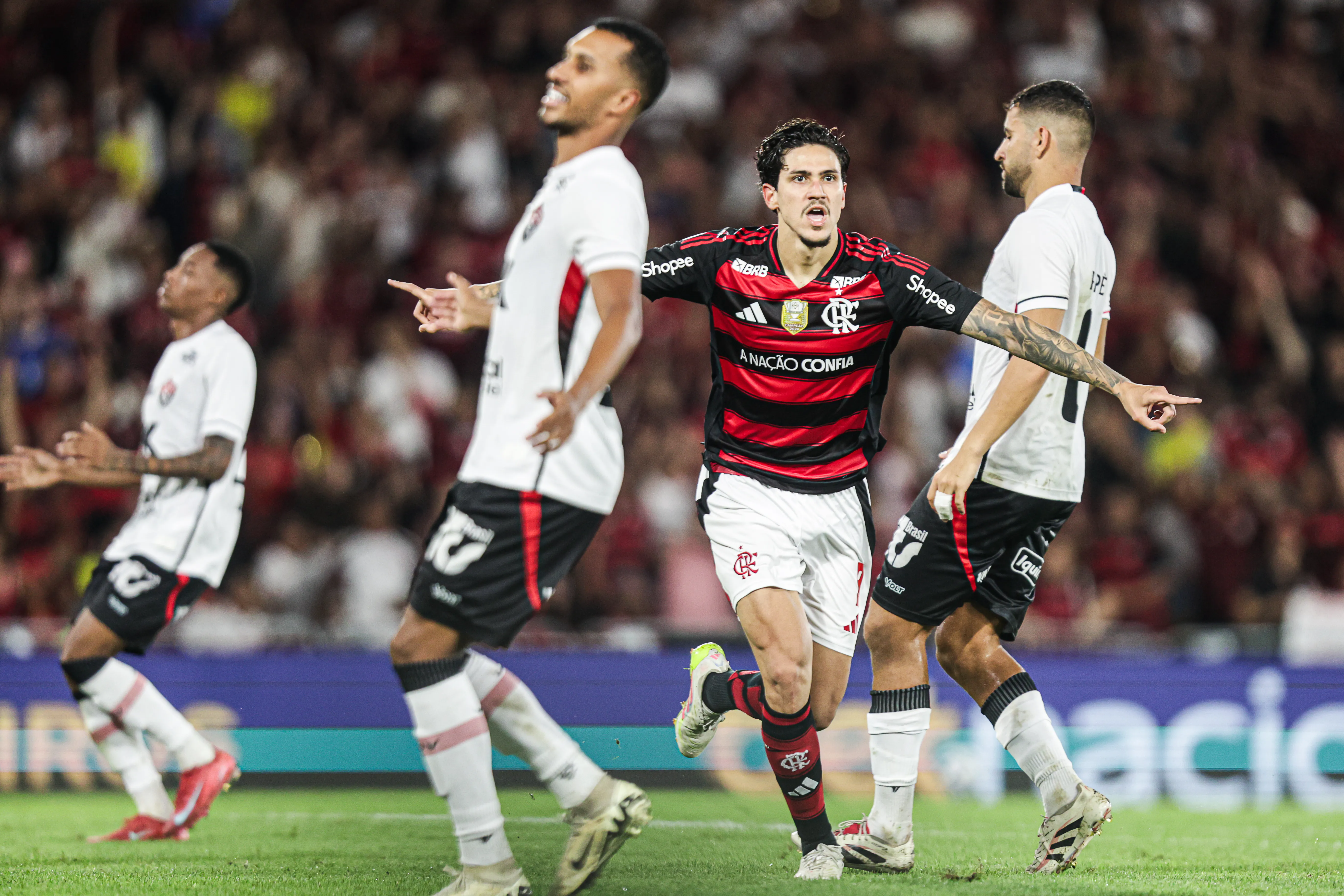 Pedro ao marcar contra o Vitória na goleada de 8 a 0