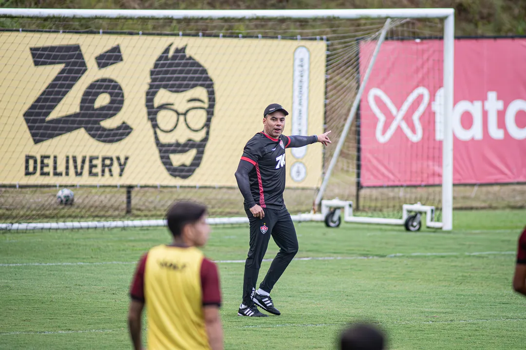 Jair Ventura já começou a treinar o Vitória