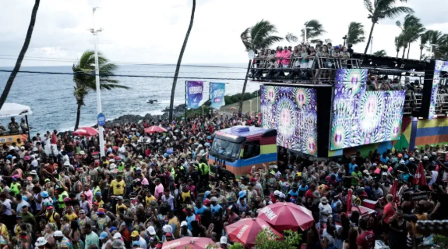 Homenagem acontece no primeiro dia da folia